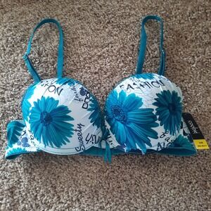NWT Coobie 32 B Bra..  Padded Underwire, removable straps.